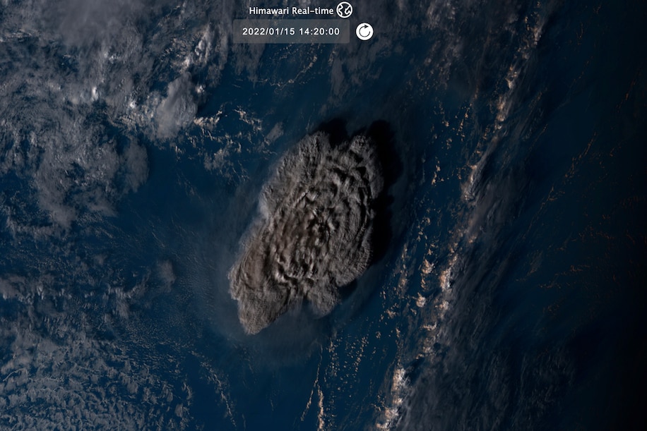 WATCH Tsunami threat decrease after a huge Pacific volcanic eruption