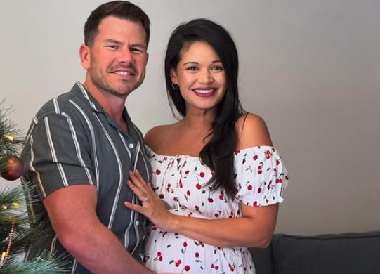 Zoe Brown and her husband pregnant with twins